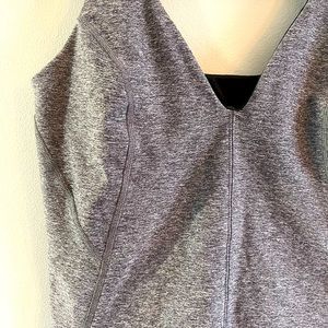 Lululemon size 4 top work out.